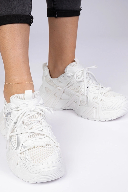 Valged stiilsed sneakersid massiivsel... Valged stiilsed sneakersid massiivsel...