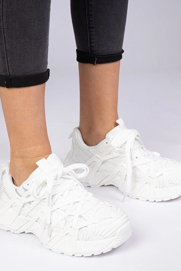 Valged sneakersid...