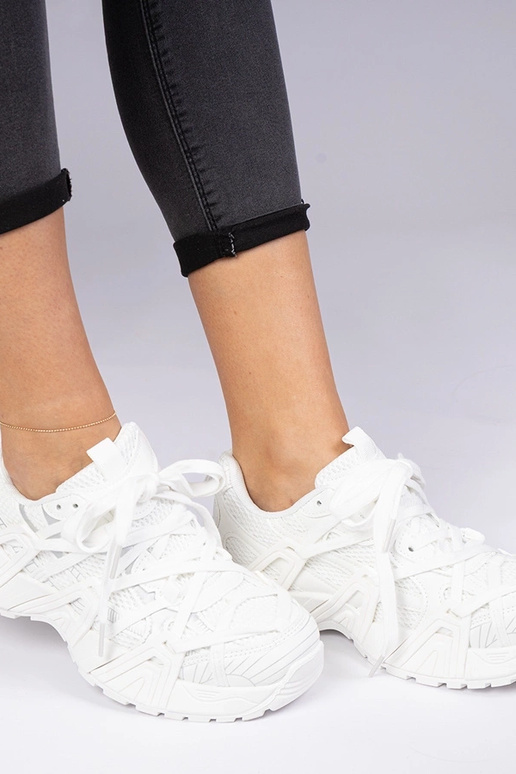 Valged sneakersid massiivsel taldal... Valged sneakersid massiivsel taldal...