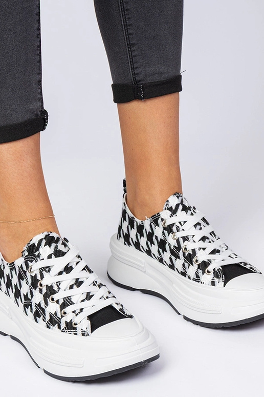 Valge-mustad naiste kangast tossud...