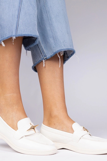 Valged naiste mokasiinid...