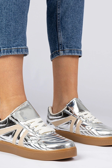 Hõbedased naiste tossud... 2