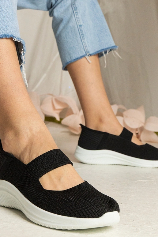 Mustad tennisetossud reljeefse... Mustad tennisetossud reljeefse...