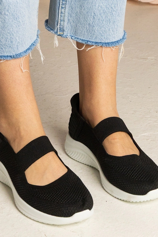 Mustad tennisetossud reljeefse... Mustad tennisetossud reljeefse...