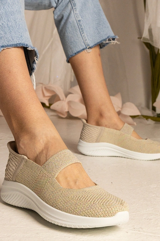 Beežid tennisetossud reljeefse... Beežid tennisetossud reljeefse...