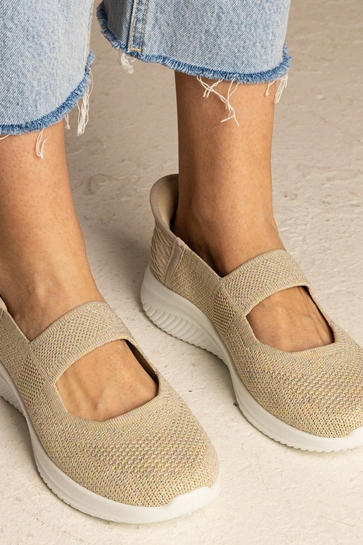 Beežid tennisetossud reljeefse... Beežid tennisetossud reljeefse...