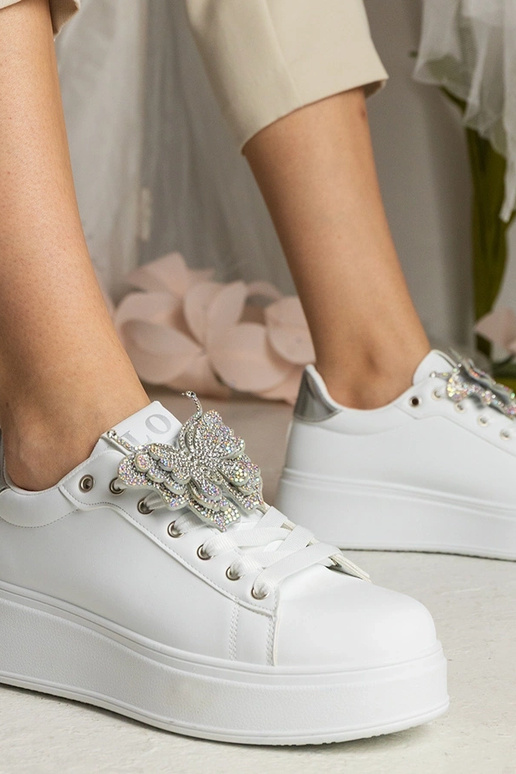 Kariba hõbe-valged tossud liblikaga... Kariba hõbe-valged tossud liblikaga...