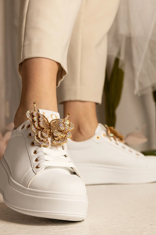 Kariba valged tossud liblikaga ja... Kariba valged tossud liblikaga ja...