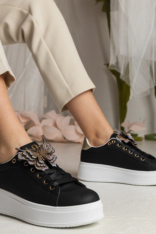 Kariba mustad tossud liblikaga ja... Kariba mustad tossud liblikaga ja...