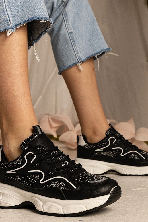 Mustad naiste spordijalatsid Maurita