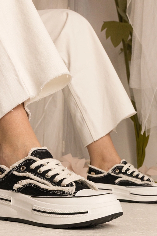 Mustad naiste kõrge tallaga ketsid...