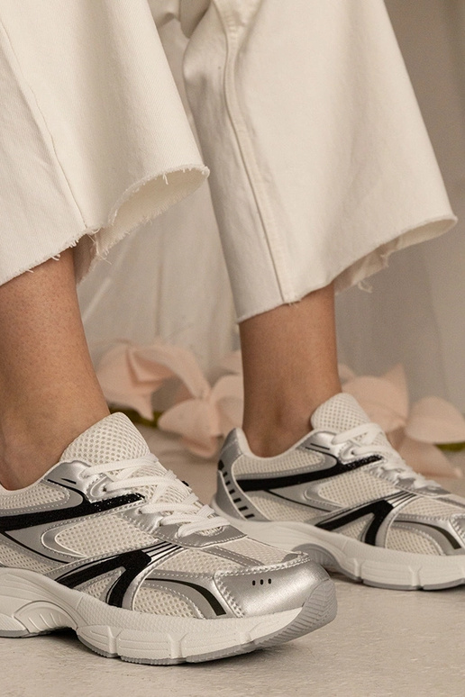 Hõbedased naiste spordijalatsid...