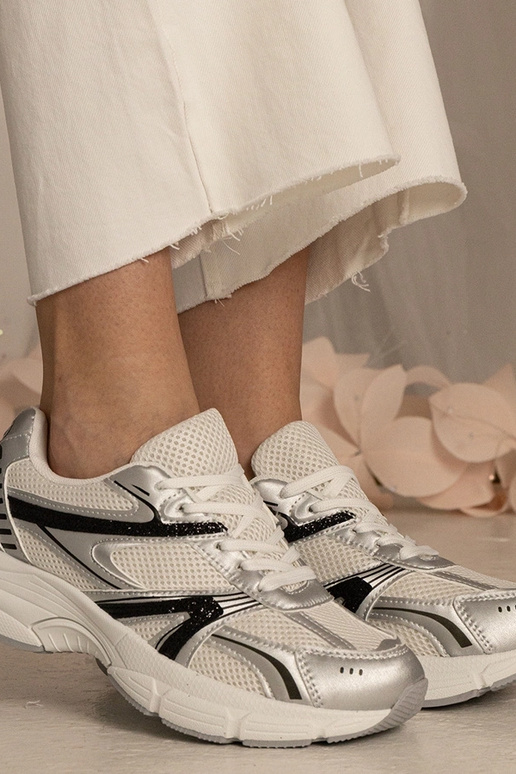 Hõbedased naiste spordijalatsid...