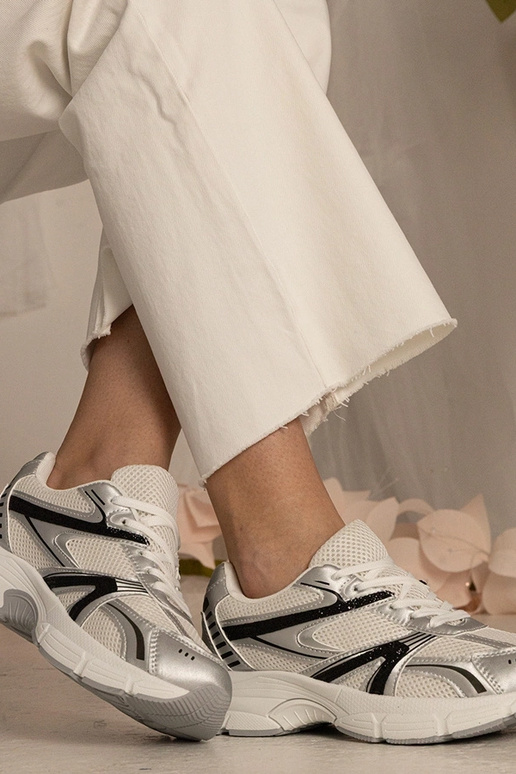 Hõbedased naiste spordijalatsid...