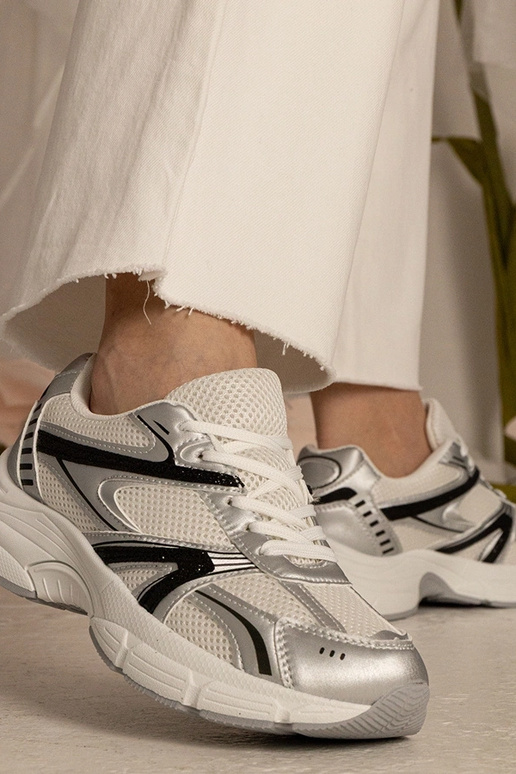 Hõbedased naiste spordijalatsid...