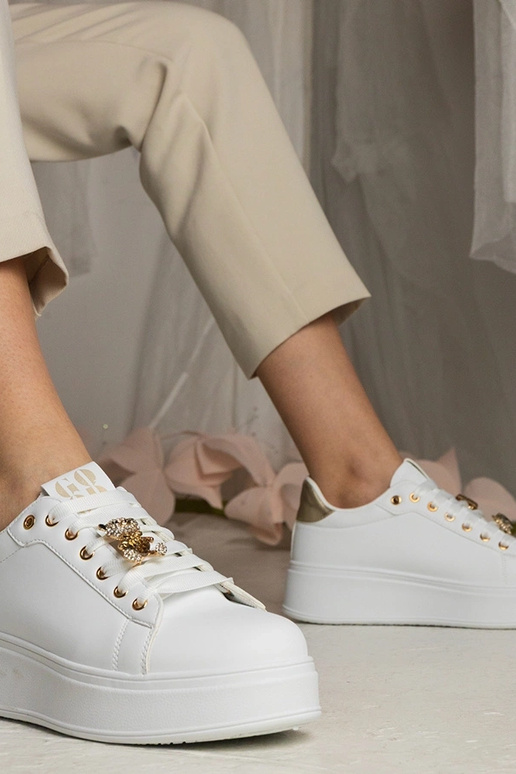 Valge-kuldne naiste jalatsid kivide...