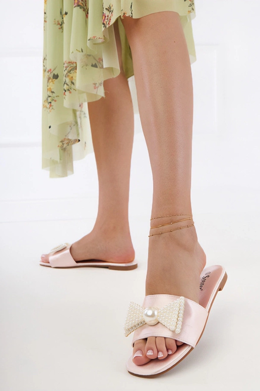 Kreemi värvi satiinist naiste sussid...