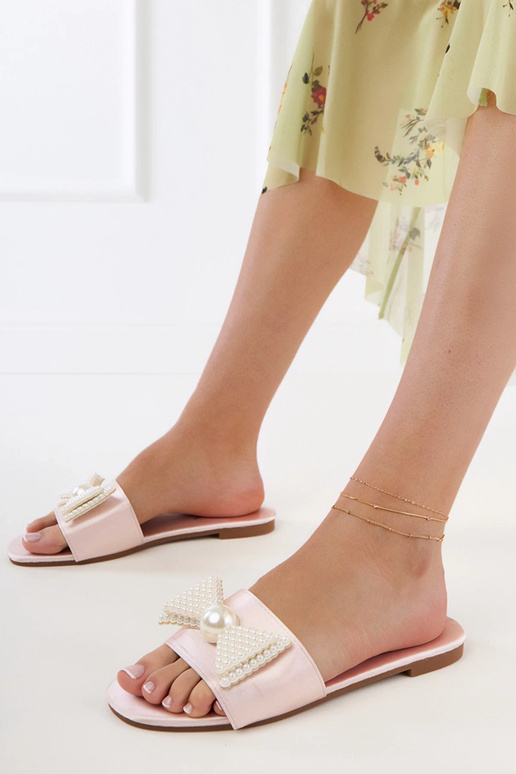 Kreemi värvi satiinist naiste sussid...