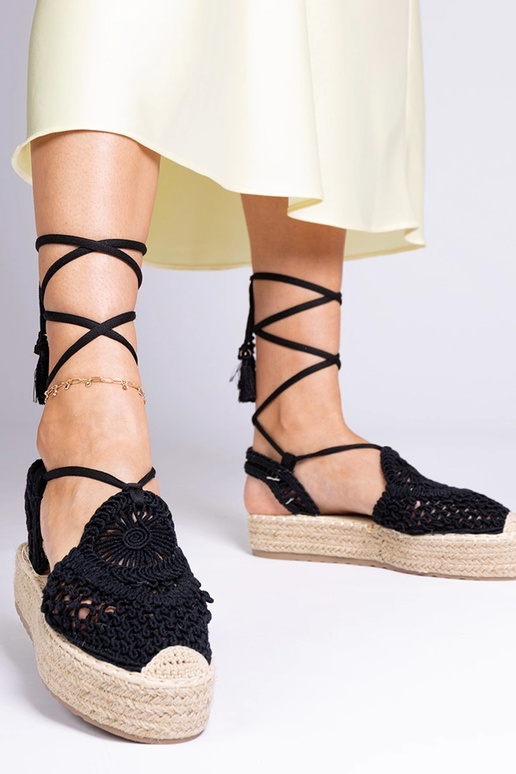 Mustad punutud espadrillide stiilis...