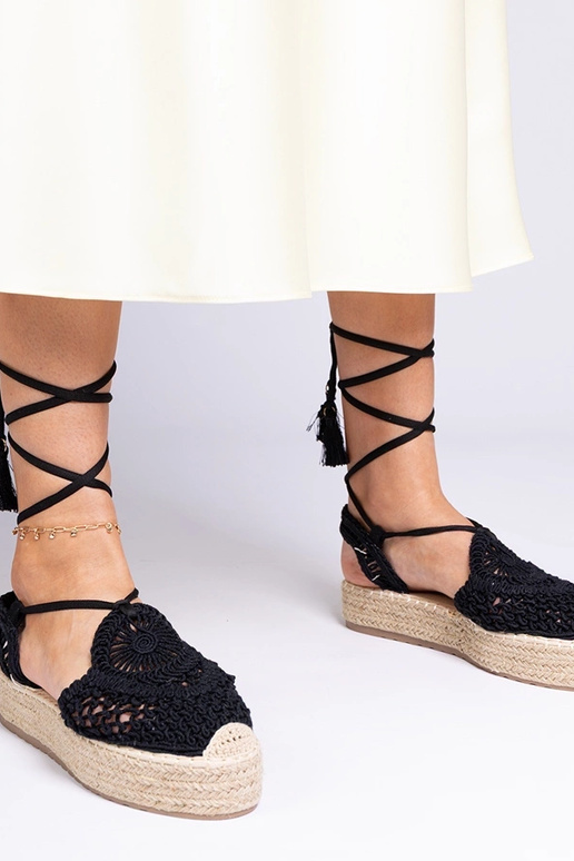 Mustad punutud espadrillide stiilis...