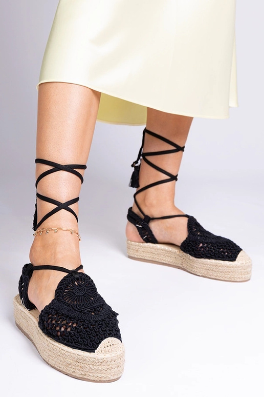 Mustad punutud espadrillide stiilis...