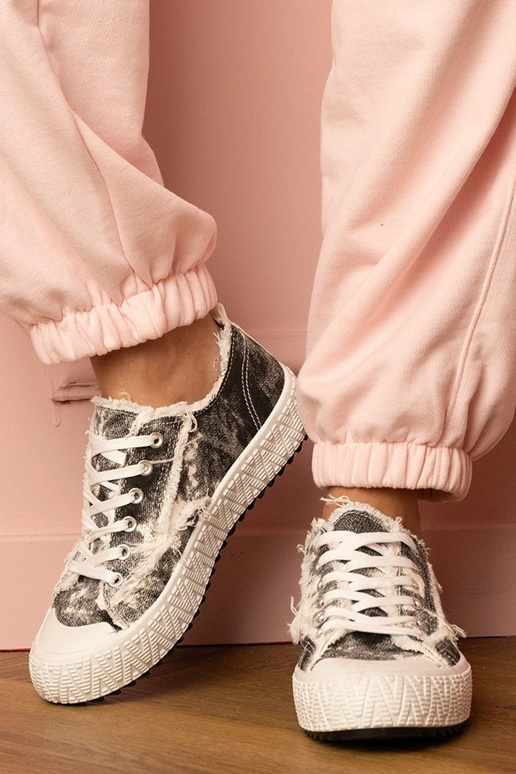 Mustad naiste spordijalatsid Bellina