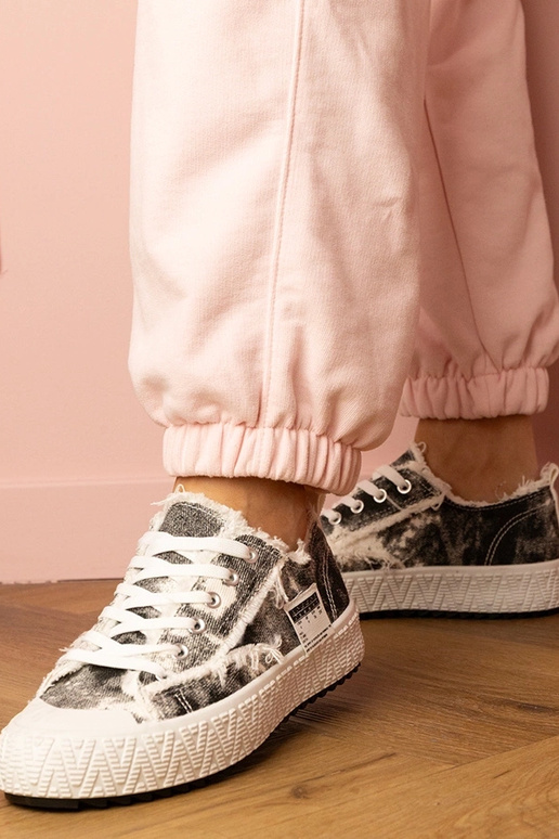 Mustad naiste spordijalatsid Bellina