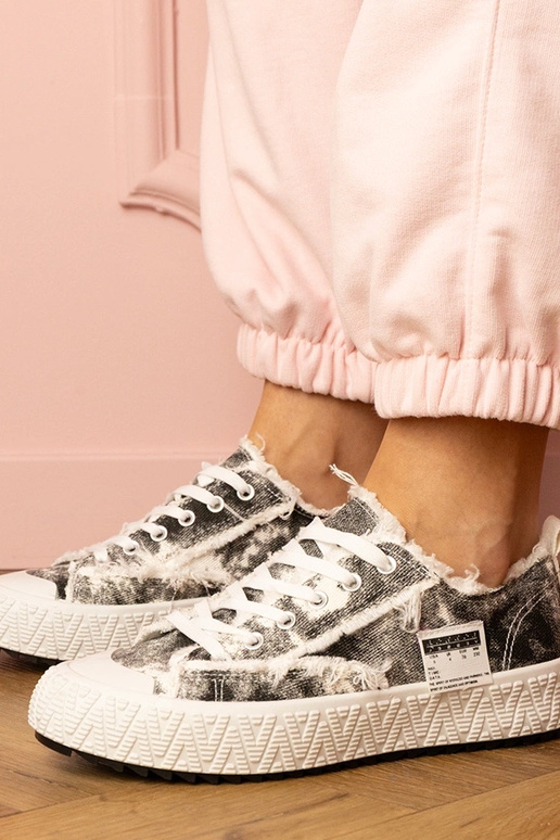 Mustad naiste spordijalatsid Bellina