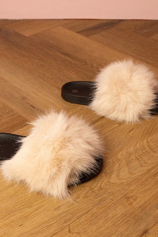 Kreemi värvi laste sussid karvasega...