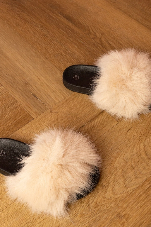 Kreemi värvi laste sussid karvasega...