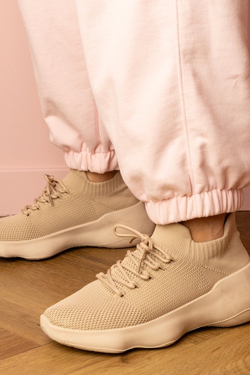 Kreemi värvi naiste sportlikud kingad...