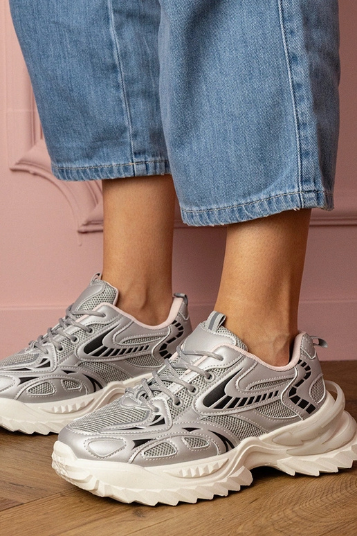 Hõbedased naiste spordijalatsid... Hõbedased naiste spordijalatsid...