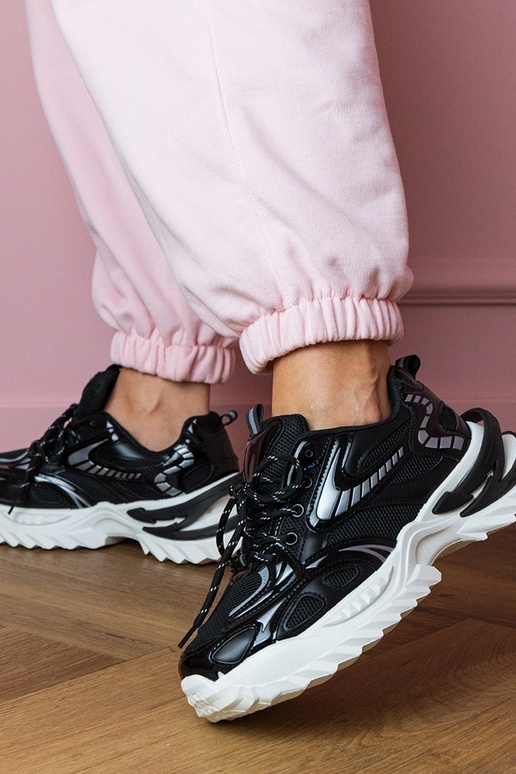 Mustad naiste spordijalatsid stiilsel... Mustad naiste spordijalatsid stiilsel...