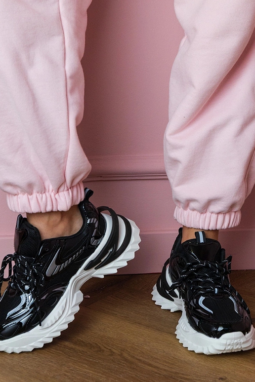 Mustad naiste spordijalatsid stiilsel... Mustad naiste spordijalatsid stiilsel...