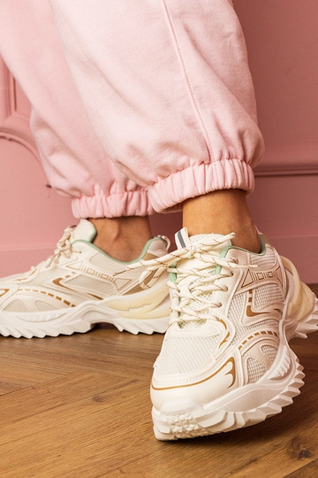 Liivakarva naiste...