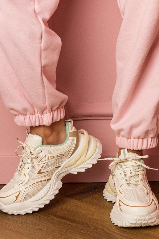 Liivakarva naiste spordijalatsid... Liivakarva naiste spordijalatsid...