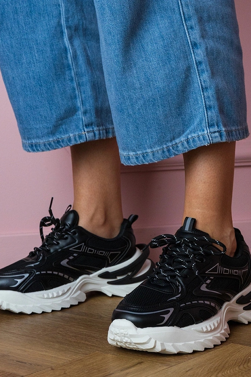 Mustad naiste spordijalatsid paksul... Mustad naiste spordijalatsid paksul...