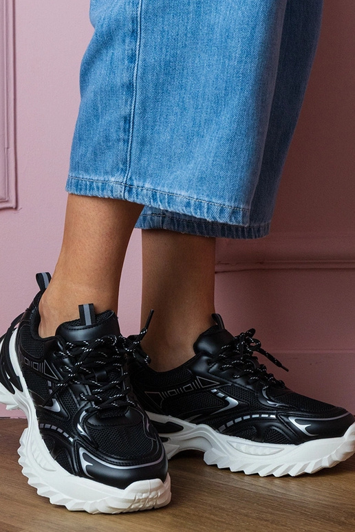 Mustad naiste spordijalatsid paksul... Mustad naiste spordijalatsid paksul...