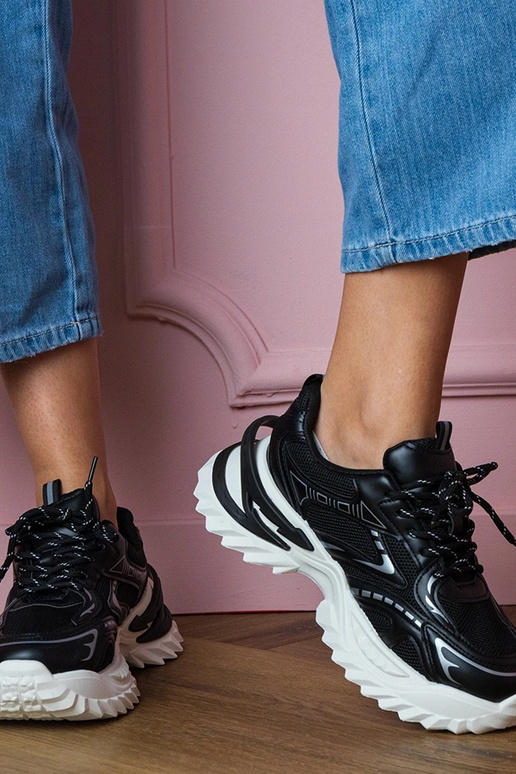 Mustad naiste spordijalatsid paksul... Mustad naiste spordijalatsid paksul...