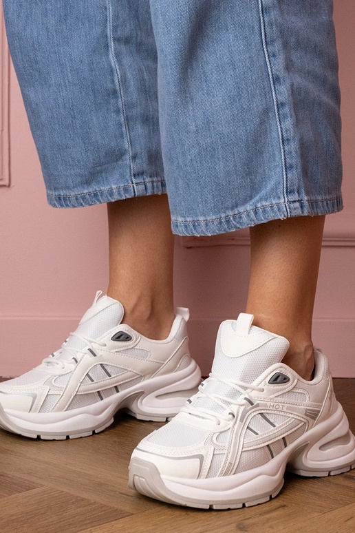 Valged naiste spordijalatsid paksul... Valged naiste spordijalatsid paksul...