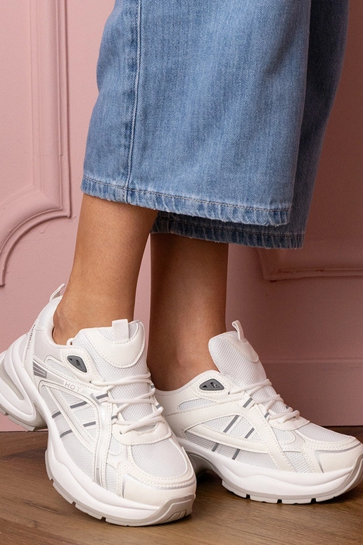 Valged naiste spordijalatsid paksul... Valged naiste spordijalatsid paksul...