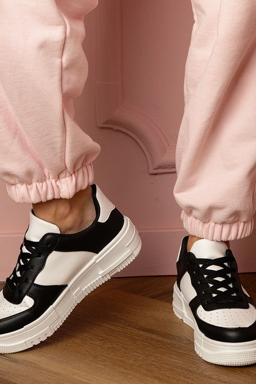 Mustad naiste spordijalatsid... Mustad naiste spordijalatsid...