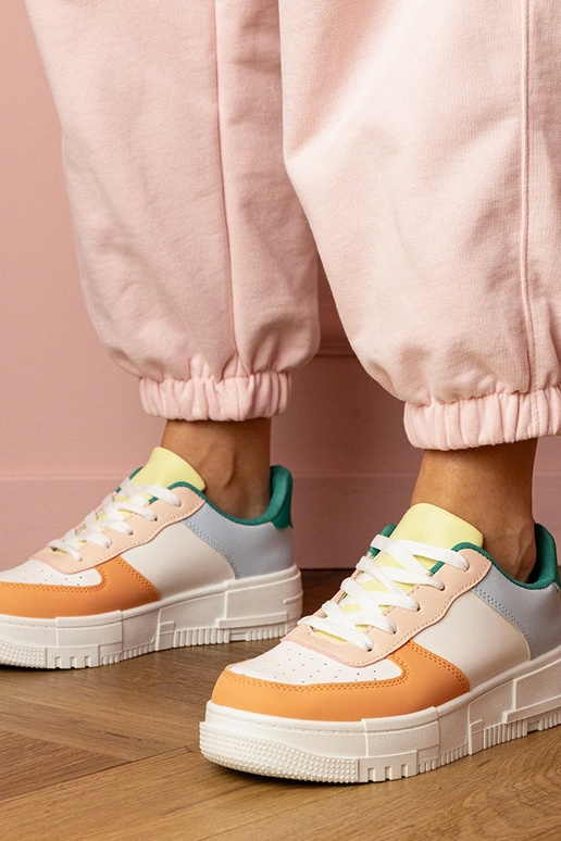 Oranžid naiste spordijalatsid... Oranžid naiste spordijalatsid...