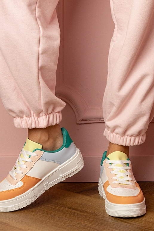 Oranžid naiste spordijalatsid... Oranžid naiste spordijalatsid...