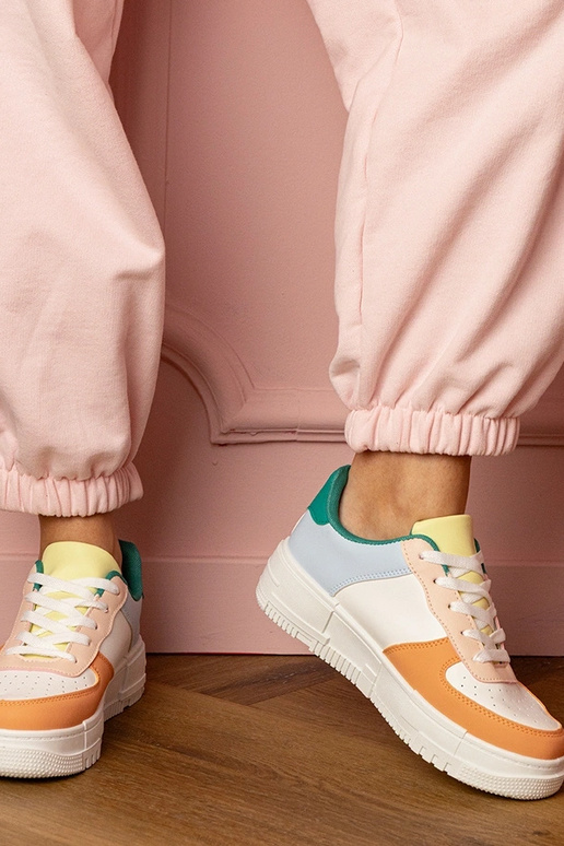 Oranžid naiste spordijalatsid... Oranžid naiste spordijalatsid...