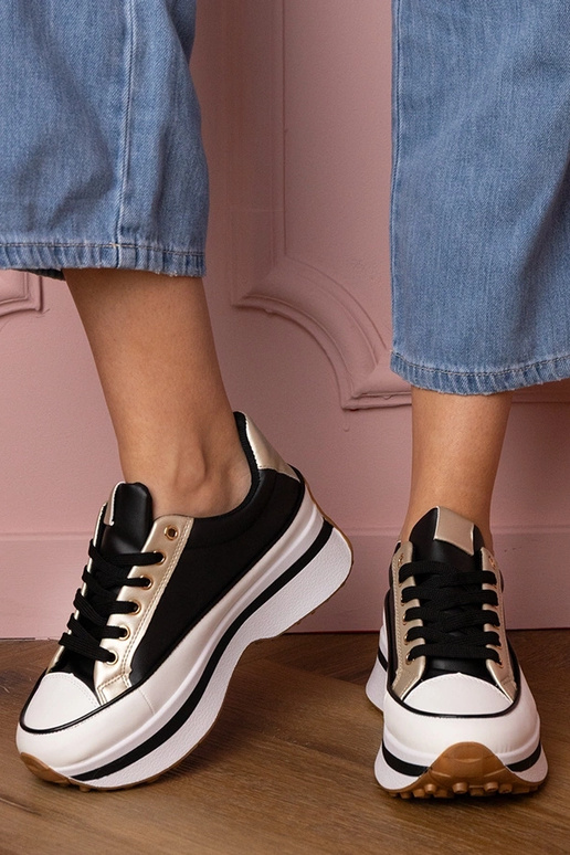 Kerita mustad naiste platvormiga... Kerita mustad naiste platvormiga...