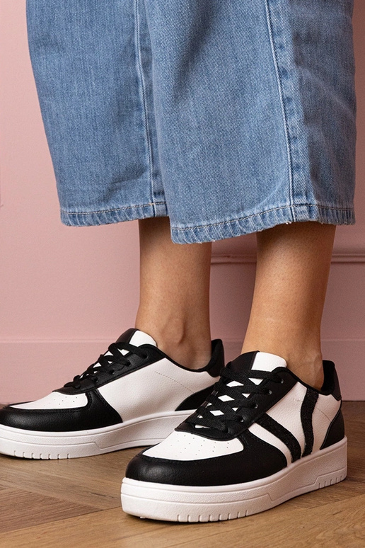 Blona mustad naiste spordijalatsid... Blona mustad naiste spordijalatsid...