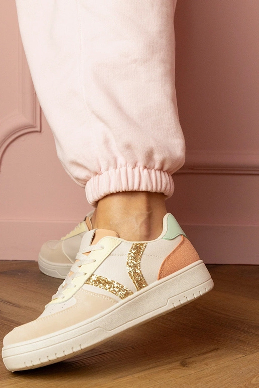 Blona smaragdrohelised naiste... Blona smaragdrohelised naiste...