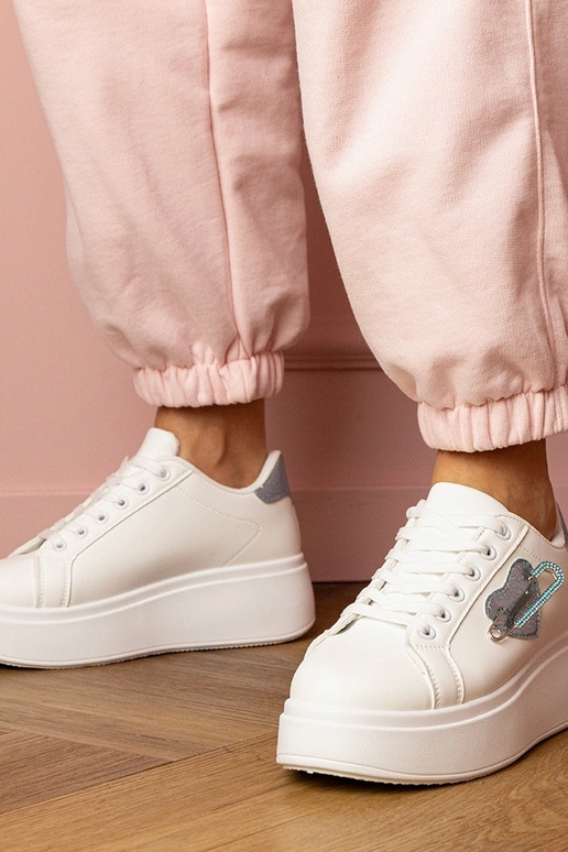 Valged naiste spordijalatsid sinise... Valged naiste spordijalatsid sinise...