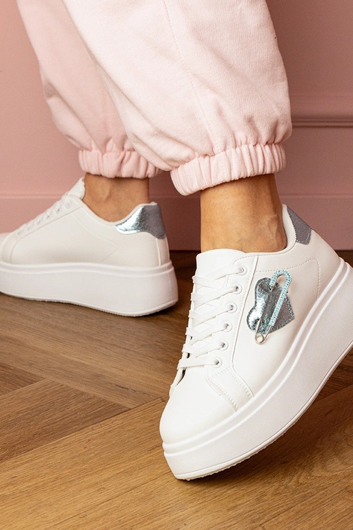 Valged naiste spordijalatsid sinise... Valged naiste spordijalatsid sinise...